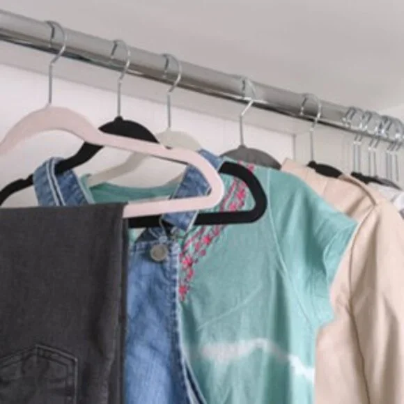 NEW Lot of 10x Velvet Clothes Hangers, Non-Slip, Swivel Hook, Multiple Colors! - Picture 2 of 10